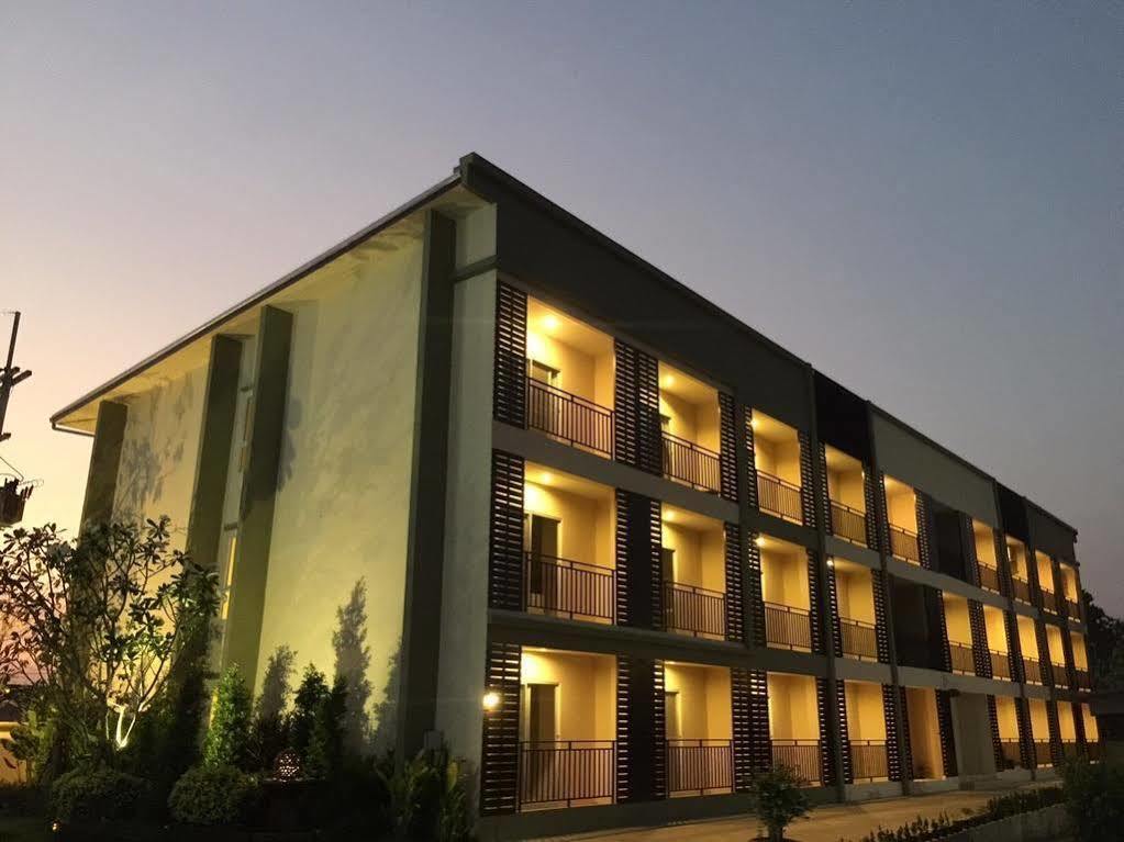 Oyo 306 Paradise Park Laemchabang Сирача Экстерьер фото